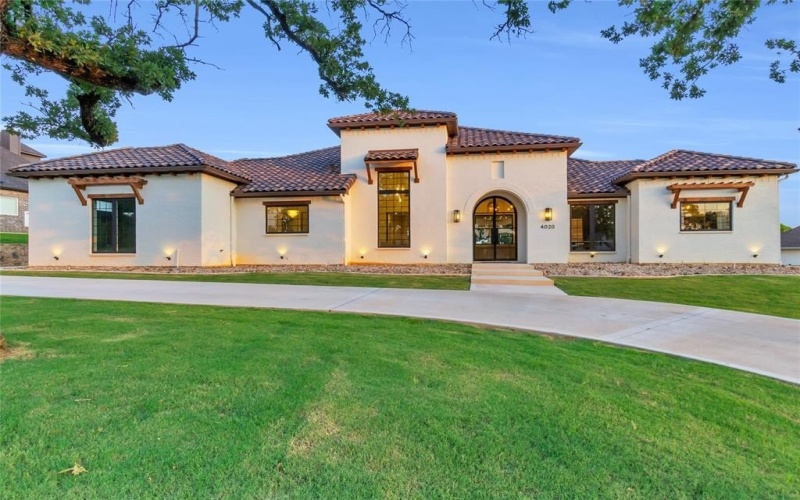 4020 Highland Oaks Lane, Cleburne, TX 76031, 4 Bedrooms Bedrooms, ,3 BathroomsBathrooms,Residential,For Sale,4020 Highland Oaks Lane,20975733