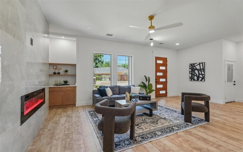 2910 Brigham Lane, Dallas, TX 75215, 4 Bedrooms Bedrooms, ,2 BathroomsBathrooms,Residential,For Sale,2910 Brigham Lane,20975931