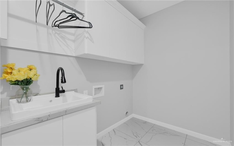 503 Purple Bugambilia, Pharr, TX 78577, 4 Habitaciones Habitaciones , ,3 BañosBaños,Residential,En Venta,503 Purple Bugambilia,474186