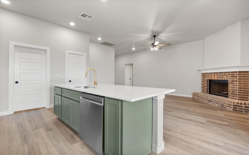 7001 12th Street, Lubbock, TX 79416, 3 Habitaciones Habitaciones , ,2 BañosBaños,Residential,En Venta,7001 12th Street,202556658