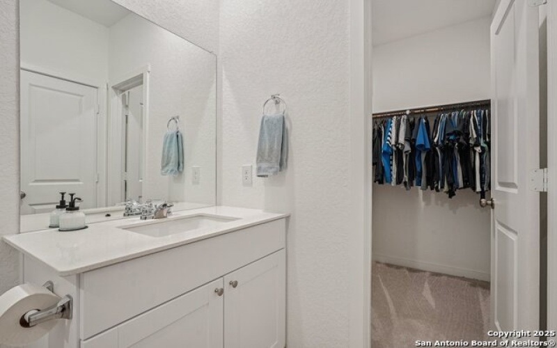 7019 Biotite Rdg, Elmendorf, TX 78112, 4 Habitaciones Habitaciones , ,3 BañosBaños,Residential,En Venta,7019 Biotite Rdg,1877442