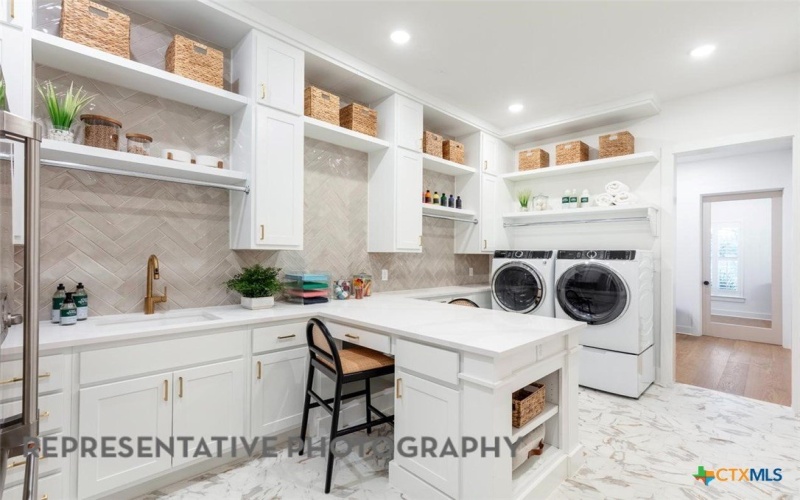 221 Belanger Canyon Drive, Liberty Hill, TX 78642, 4 Bedrooms Bedrooms, ,5 BathroomsBathrooms,Residential,For Sale,221 Belanger Canyon Drive,584134