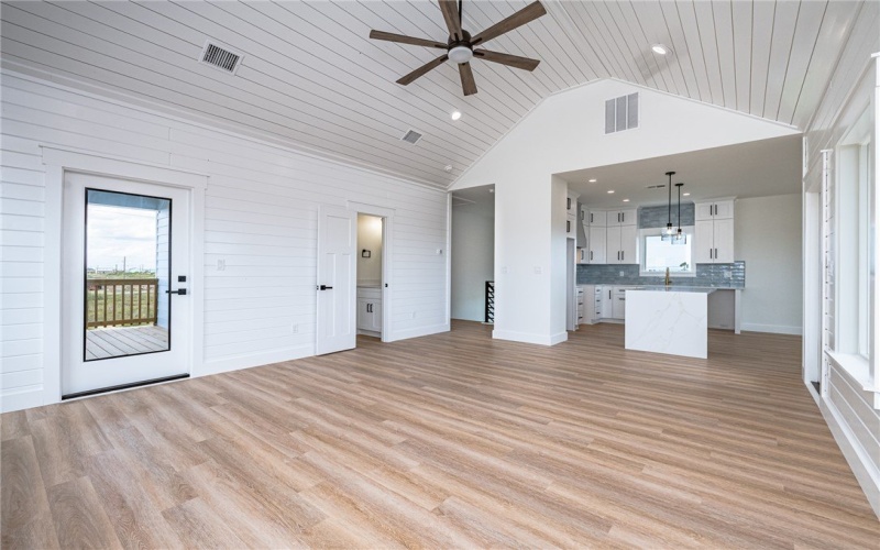 613 W Shady Oak Lane, Rockport, TX 78382, 3 Bedrooms Bedrooms, ,2 BathroomsBathrooms,Residential,For Sale,613 W Shady Oak Lane,449865