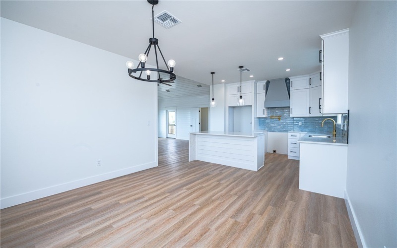 613 W Shady Oak Lane, Rockport, TX 78382, 3 Bedrooms Bedrooms, ,2 BathroomsBathrooms,Residential,For Sale,613 W Shady Oak Lane,449865