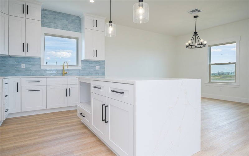 613 W Shady Oak Lane, Rockport, TX 78382, 3 Bedrooms Bedrooms, ,2 BathroomsBathrooms,Residential,For Sale,613 W Shady Oak Lane,449865