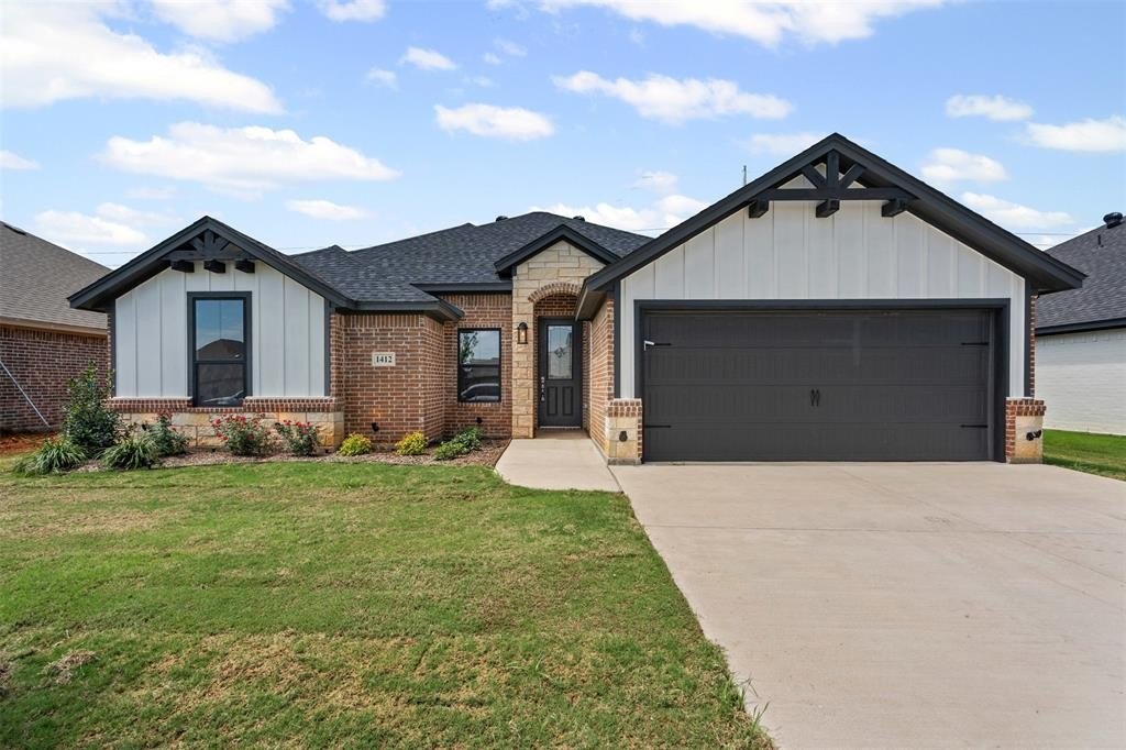 1412 Oleander Drive, Tolar, TX 76476, 4 Bedrooms Bedrooms, ,2 BathroomsBathrooms,Residential,For Sale,1412 Oleander Drive,20971463