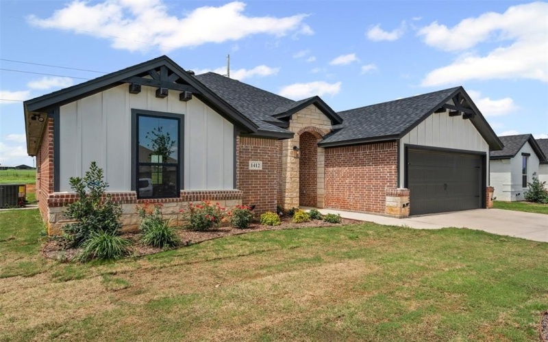 1412 Oleander Drive, Tolar, TX 76476, 4 Bedrooms Bedrooms, ,2 BathroomsBathrooms,Residential,For Sale,1412 Oleander Drive,20971463