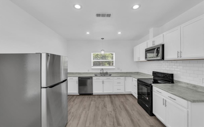 1215 Kellum Street, Waco, TX 76704, 4 Bedrooms Bedrooms, ,5 BathroomsBathrooms,Residential Multi Family,For Sale,1215 Kellum Street,20973825