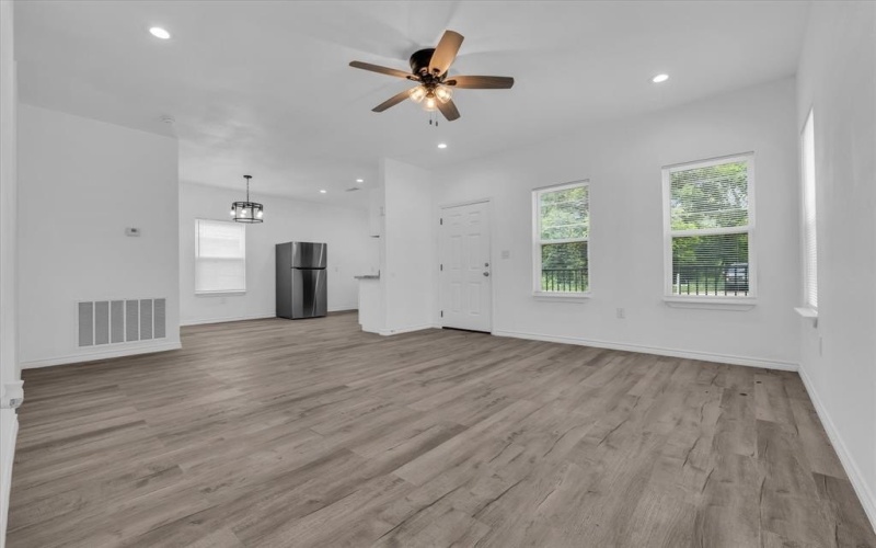 1215 Kellum Street, Waco, TX 76704, 4 Bedrooms Bedrooms, ,5 BathroomsBathrooms,Residential Multi Family,For Sale,1215 Kellum Street,20973825