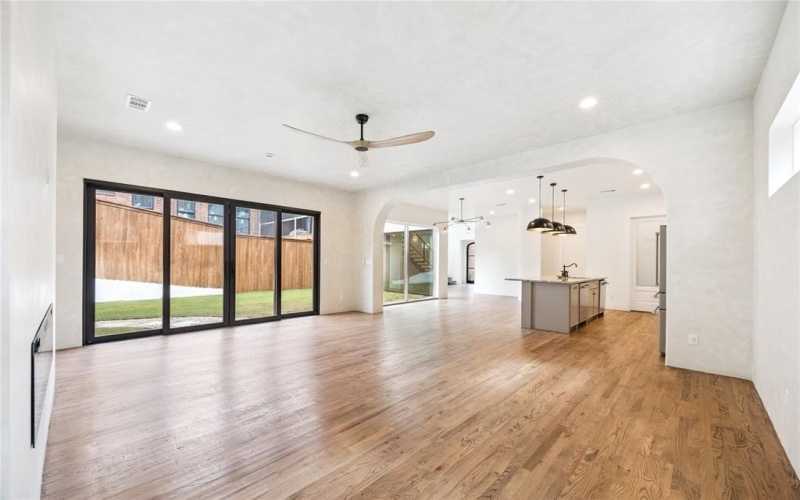 3106 W Jefferson Boulevard, Dallas, TX 75211, 4 Habitaciones Habitaciones , ,3 BañosBaños,Residential,En Venta,3106 W Jefferson Boulevard,20973924