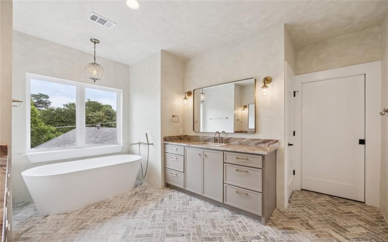 3106 W Jefferson Boulevard, Dallas, TX 75211, 4 Habitaciones Habitaciones , ,3 BañosBaños,Residential,En Venta,3106 W Jefferson Boulevard,20973924