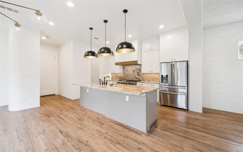 3106 W Jefferson Boulevard, Dallas, TX 75211, 4 Habitaciones Habitaciones , ,3 BañosBaños,Residential,En Venta,3106 W Jefferson Boulevard,20973924