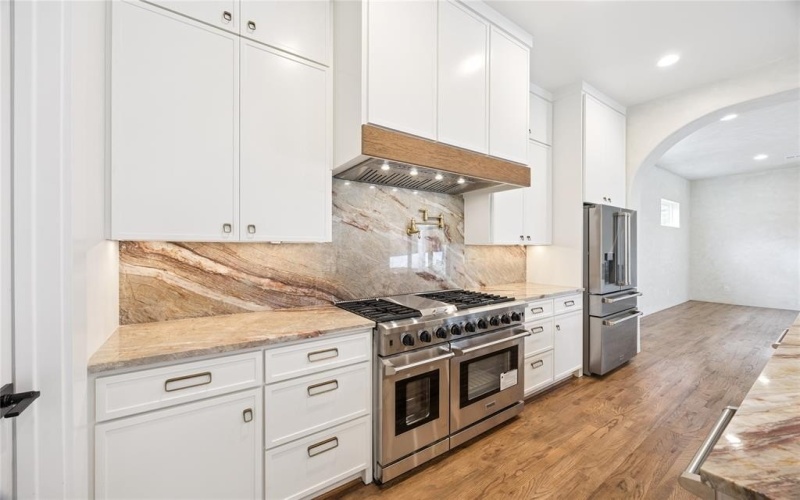 3106 W Jefferson Boulevard, Dallas, TX 75211, 4 Habitaciones Habitaciones , ,3 BañosBaños,Residential,En Venta,3106 W Jefferson Boulevard,20973924