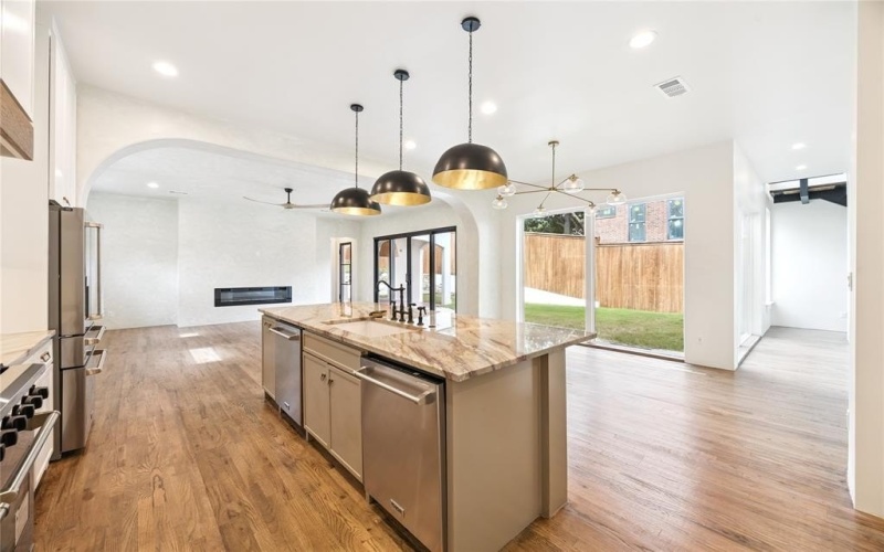 3106 W Jefferson Boulevard, Dallas, TX 75211, 4 Habitaciones Habitaciones , ,3 BañosBaños,Residential,En Venta,3106 W Jefferson Boulevard,20973924
