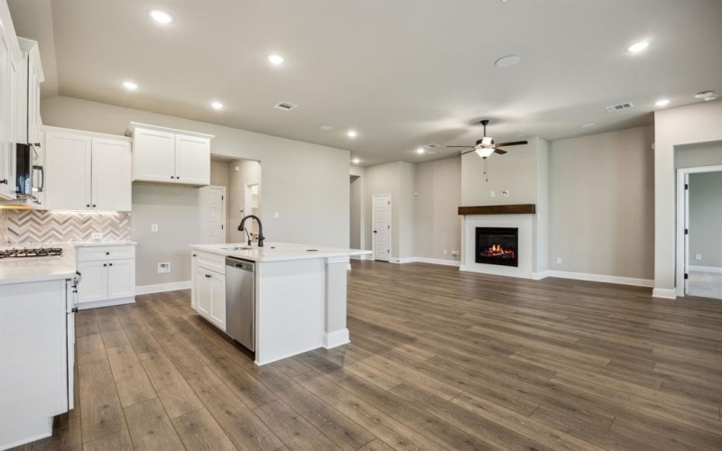 1917 Huron Drive, Forney, TX 75126, 3 Bedrooms Bedrooms, ,2 BathroomsBathrooms,Residential,For Sale,1917 Huron Drive,20977058