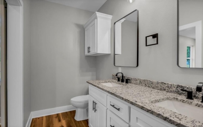 1002 E Main, Whitehouse, TX 75791, 3 Bedrooms Bedrooms, ,2 BathroomsBathrooms,Residential,For Sale,1002 E Main,0,20977106