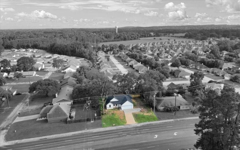 1002 E Main, Whitehouse, TX 75791, 3 Bedrooms Bedrooms, ,2 BathroomsBathrooms,Residential,For Sale,1002 E Main,0,20977106