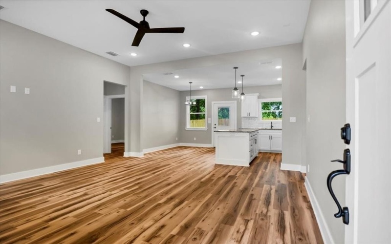1002 E Main, Whitehouse, TX 75791, 3 Bedrooms Bedrooms, ,2 BathroomsBathrooms,Residential,For Sale,1002 E Main,0,20977106