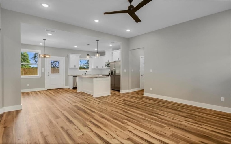 1002 E Main, Whitehouse, TX 75791, 3 Bedrooms Bedrooms, ,2 BathroomsBathrooms,Residential,For Sale,1002 E Main,0,20977106