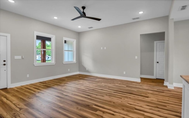 1002 E Main, Whitehouse, TX 75791, 3 Bedrooms Bedrooms, ,2 BathroomsBathrooms,Residential,For Sale,1002 E Main,0,20977106