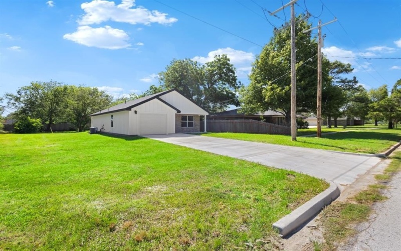 306 Sherman Street, Nocona, TX 76255, 3 Habitaciones Habitaciones , ,2 BañosBaños,Residential,En Venta,306 Sherman Street,20975108