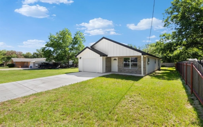 306 Sherman Street, Nocona, TX 76255, 3 Habitaciones Habitaciones , ,2 BañosBaños,Residential,En Venta,306 Sherman Street,20975108