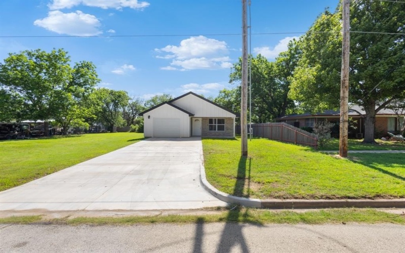 306 Sherman Street, Nocona, TX 76255, 3 Habitaciones Habitaciones , ,2 BañosBaños,Residential,En Venta,306 Sherman Street,20975108
