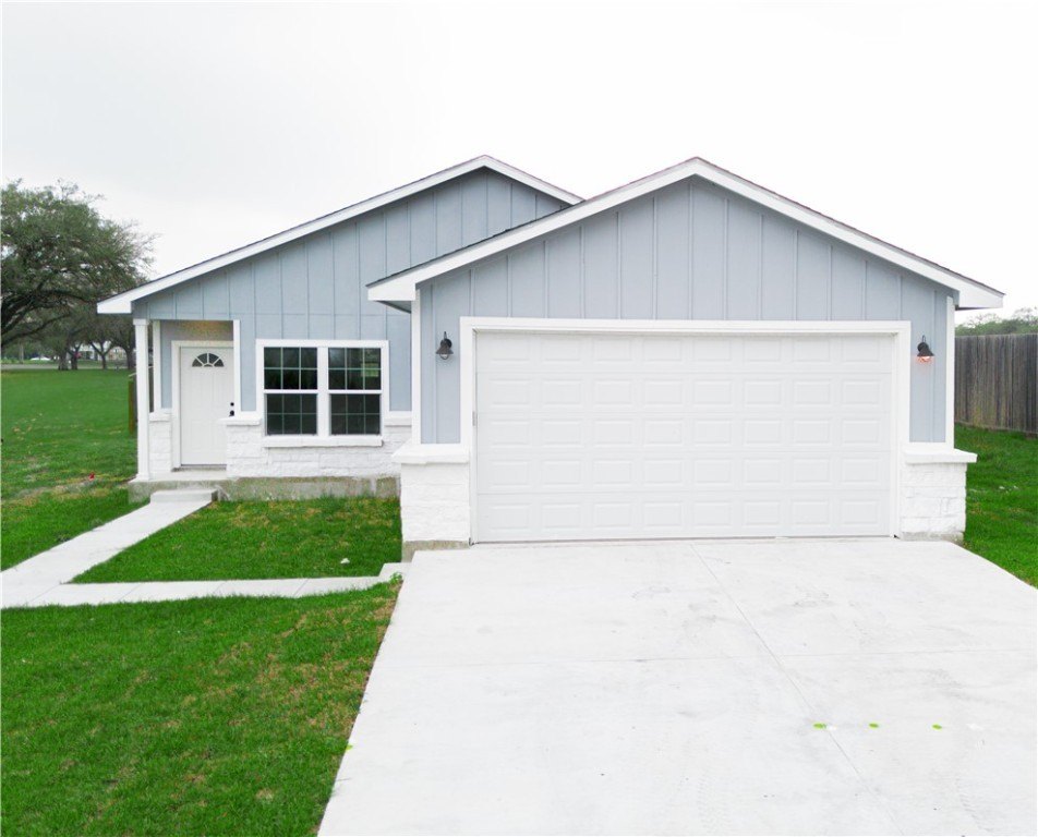 811 N Polk Street, Beeville, TX 78102, 3 Habitaciones Habitaciones , ,2 BañosBaños,Residential,En Venta,811 N Polk Street,457056