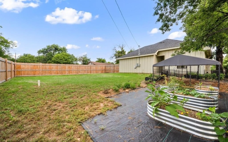 739 Flint Street, Fort Worth, TX 76115, 4 Bedrooms Bedrooms, ,2 BathroomsBathrooms,Residential,For Sale,739 Flint Street,20976649
