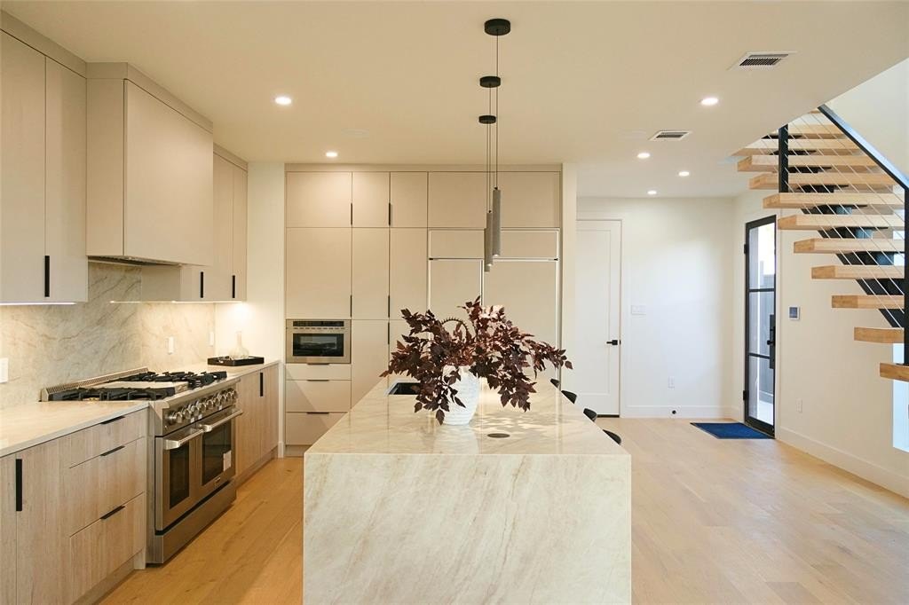 6529 Victoria, Dallas, TX 75209, 4 Bedrooms Bedrooms, ,3 BathroomsBathrooms,Residential,For Sale,6529 Victoria,20977697