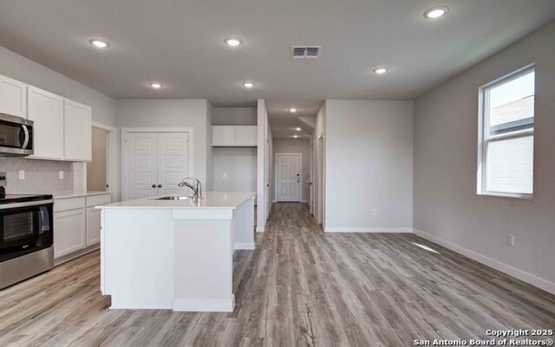 9970 Forestier Grn, San Antonio, TX 78221, 4 Habitaciones Habitaciones , ,2 BañosBaños,Residential,En Venta,9970 Forestier Grn,1878036