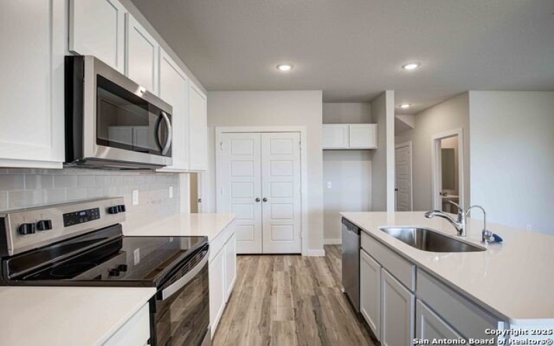 9970 Forestier Grn, San Antonio, TX 78221, 4 Habitaciones Habitaciones , ,2 BañosBaños,Residential,En Venta,9970 Forestier Grn,1878036