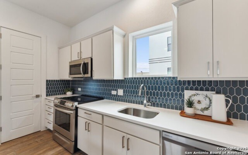 3214 N Elmendorf #102, San Antonio, TX 78201, 3 Bedrooms Bedrooms, ,3 BathroomsBathrooms,Residential,For Sale,3214 N Elmendorf,0,1878112