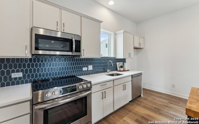 3214 N Elmendorf #102, San Antonio, TX 78201, 3 Bedrooms Bedrooms, ,3 BathroomsBathrooms,Residential,For Sale,3214 N Elmendorf,0,1878112