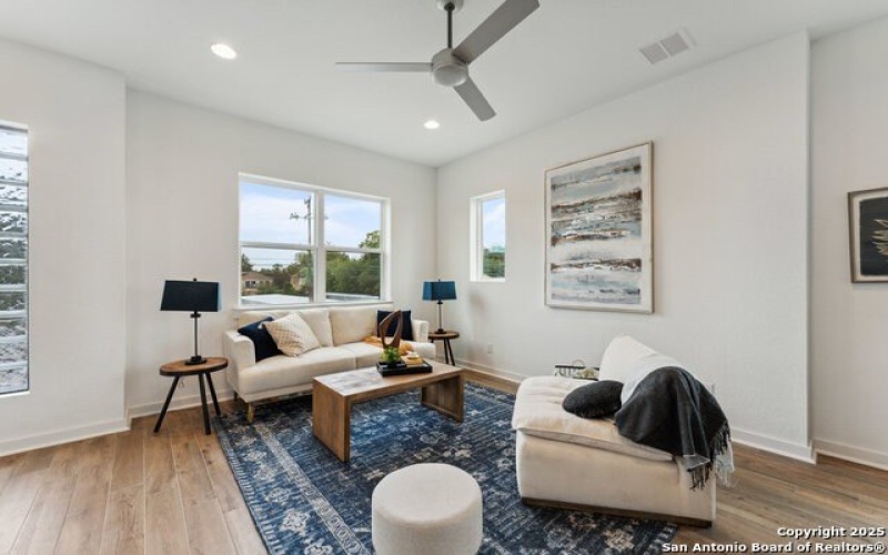 3214 N Elmendorf #102, San Antonio, TX 78201, 3 Bedrooms Bedrooms, ,3 BathroomsBathrooms,Residential,For Sale,3214 N Elmendorf,0,1878112