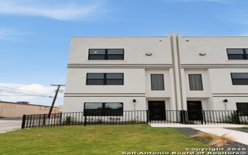 3214 N Elmendorf #102, San Antonio, TX 78201, 3 Bedrooms Bedrooms, ,3 BathroomsBathrooms,Residential,For Sale,3214 N Elmendorf,0,1878112