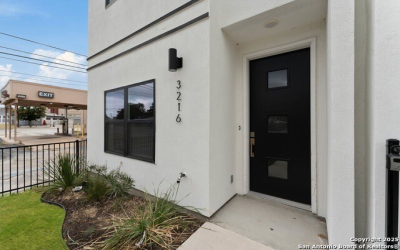 3214 N Elmendorf #102, San Antonio, TX 78201, 3 Bedrooms Bedrooms, ,3 BathroomsBathrooms,Residential,For Sale,3214 N Elmendorf,0,1878112