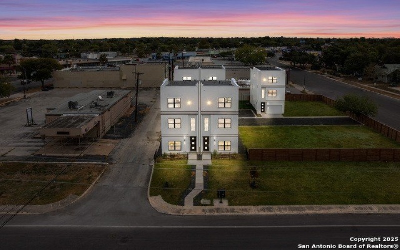 3214 N Elmendorf #102, San Antonio, TX 78201, 3 Bedrooms Bedrooms, ,3 BathroomsBathrooms,Residential,For Sale,3214 N Elmendorf,0,1878112
