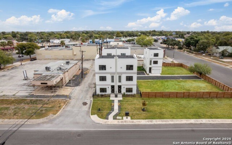 3214 N Elmendorf #102, San Antonio, TX 78201, 3 Bedrooms Bedrooms, ,3 BathroomsBathrooms,Residential,For Sale,3214 N Elmendorf,0,1878112