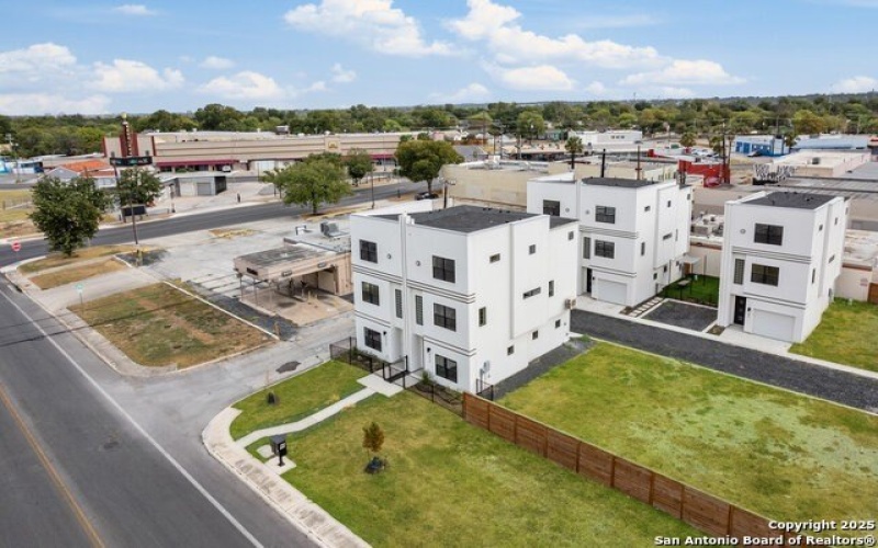 3214 N Elmendorf #102, San Antonio, TX 78201, 3 Bedrooms Bedrooms, ,3 BathroomsBathrooms,Residential,For Sale,3214 N Elmendorf,0,1878112