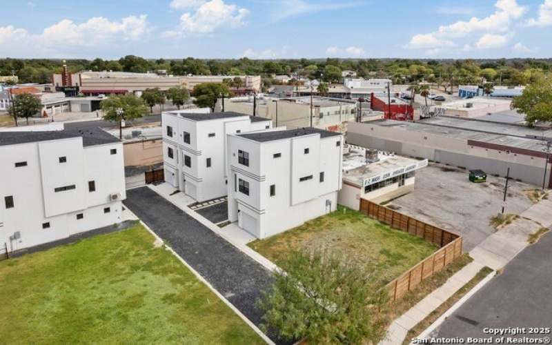 3214 N Elmendorf #102, San Antonio, TX 78201, 3 Bedrooms Bedrooms, ,3 BathroomsBathrooms,Residential,For Sale,3214 N Elmendorf,0,1878112