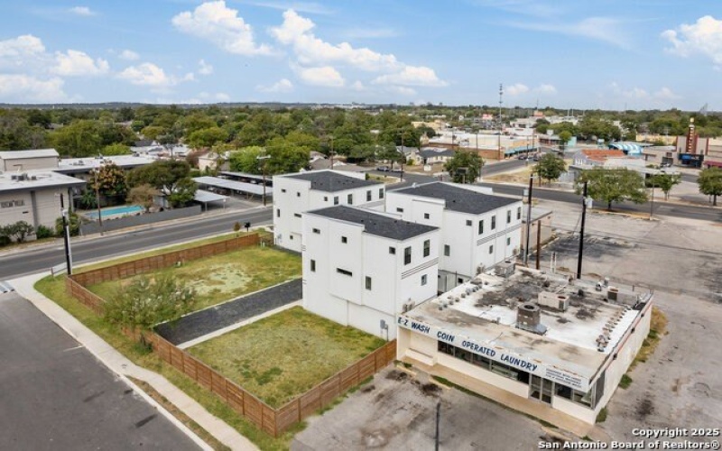 3214 N Elmendorf #102, San Antonio, TX 78201, 3 Bedrooms Bedrooms, ,3 BathroomsBathrooms,Residential,For Sale,3214 N Elmendorf,0,1878112