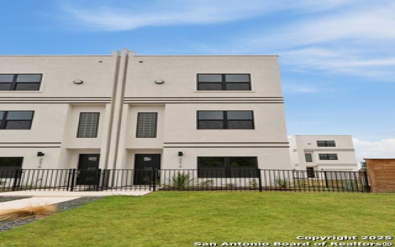 3214 N Elmendorf #102, San Antonio, TX 78201, 3 Bedrooms Bedrooms, ,3 BathroomsBathrooms,Residential,For Sale,3214 N Elmendorf,0,1878112