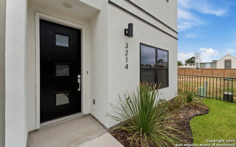 3214 N Elmendorf #102, San Antonio, TX 78201, 3 Bedrooms Bedrooms, ,3 BathroomsBathrooms,Residential,For Sale,3214 N Elmendorf,0,1878112