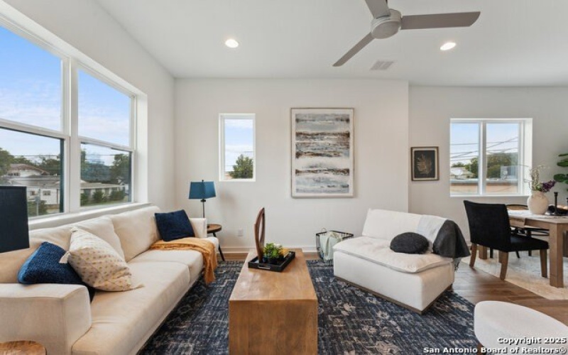 1735 W Gramercy #UNIT 302, San Antonio, TX 78201, 2 Habitaciones Habitaciones , ,2 BañosBaños,Residential,En Venta,1735 W Gramercy,0,1878119