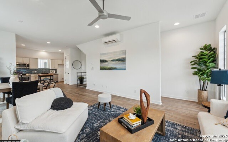 1735 W Gramercy #UNIT 302, San Antonio, TX 78201, 2 Habitaciones Habitaciones , ,2 BañosBaños,Residential,En Venta,1735 W Gramercy,0,1878119