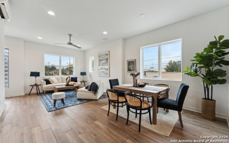 1735 W Gramercy #UNIT 302, San Antonio, TX 78201, 2 Habitaciones Habitaciones , ,2 BañosBaños,Residential,En Venta,1735 W Gramercy,0,1878119