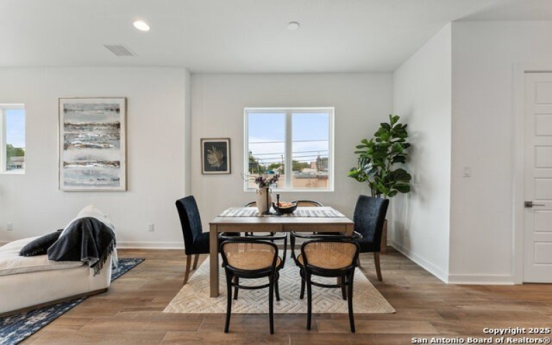 1735 W Gramercy #UNIT 302, San Antonio, TX 78201, 2 Habitaciones Habitaciones , ,2 BañosBaños,Residential,En Venta,1735 W Gramercy,0,1878119