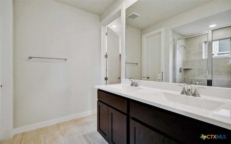 10046 Mitra Way, San Antonio, TX 78224, 4 Habitaciones Habitaciones , ,3 BañosBaños,Residential,En Venta,10046 Mitra Way,584315