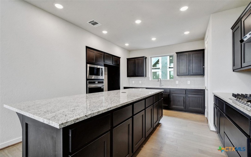 10046 Mitra Way, San Antonio, TX 78224, 4 Habitaciones Habitaciones , ,3 BañosBaños,Residential,En Venta,10046 Mitra Way,584315